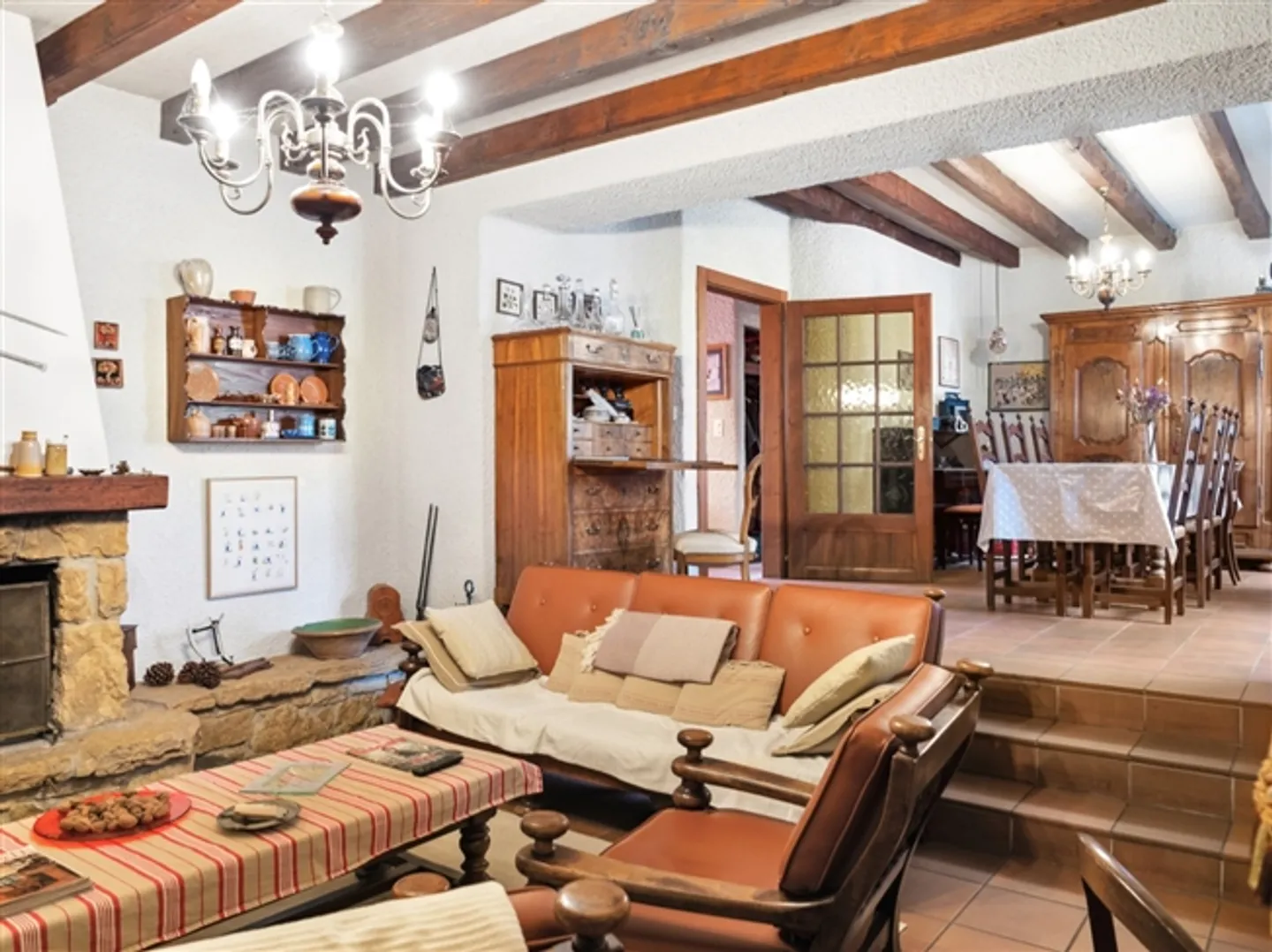 Spacious property in Champagne with house, guest house, and garden - Photo 4 of 15