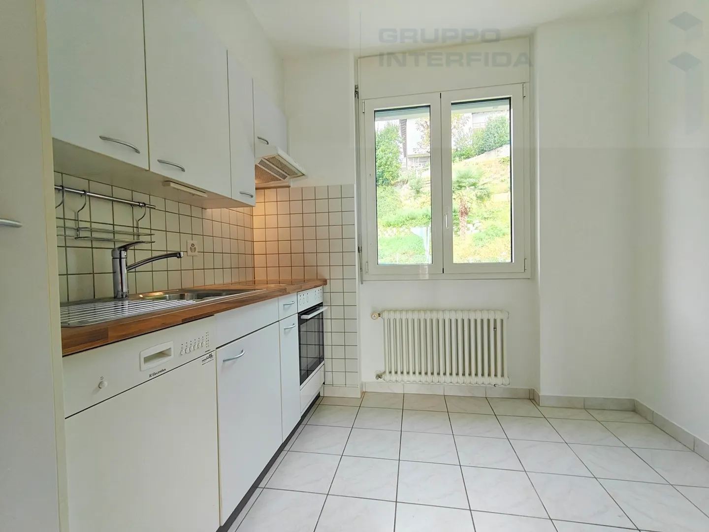 BÂTIMENT RÉSIDENTIEL STABLE AVEC 5 UNITÉS POUR REVENUS - Photo 6 sur 9