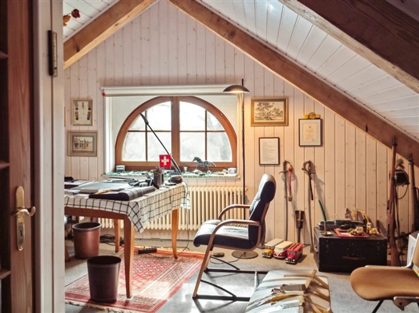 Spacious property in Champagne with house, guest house, and garden - Photo 9 of 15