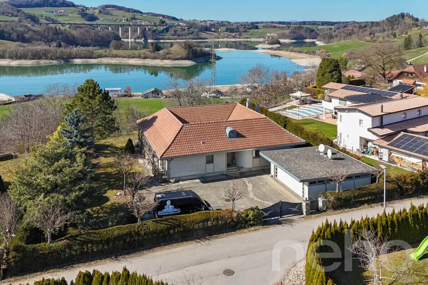 Villa d'Exception avec Vue Panoramique sur le Lac - Photo 1 sur 12