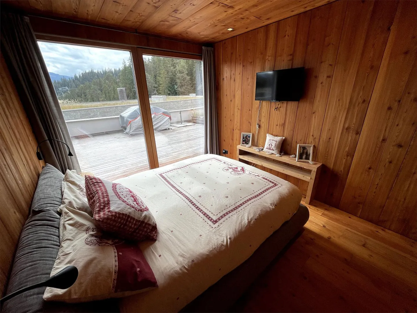 3.5-room design apartment with large terrace for sale in Laax - Photo 4 of 13