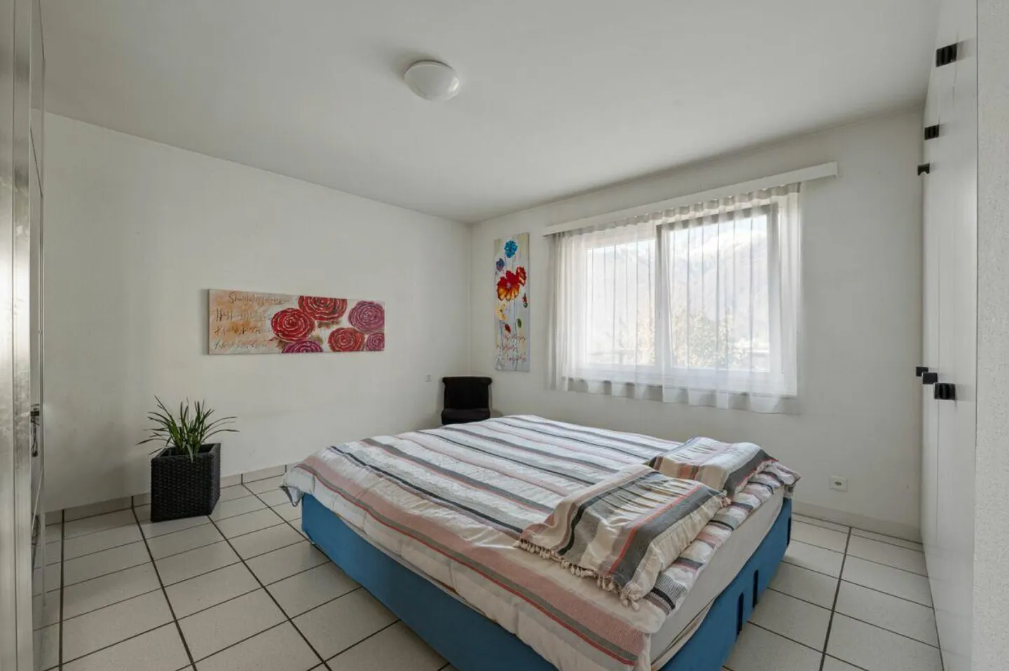 Casa unifamiliare in stile mediterraneo con piscina - Foto 9 di 16