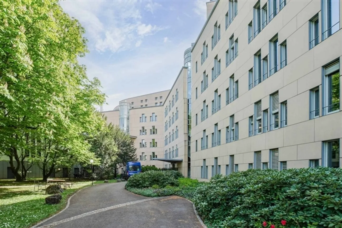 Espace de vente exclusif recherche un nouveau locataire - Photo 2 sur 12