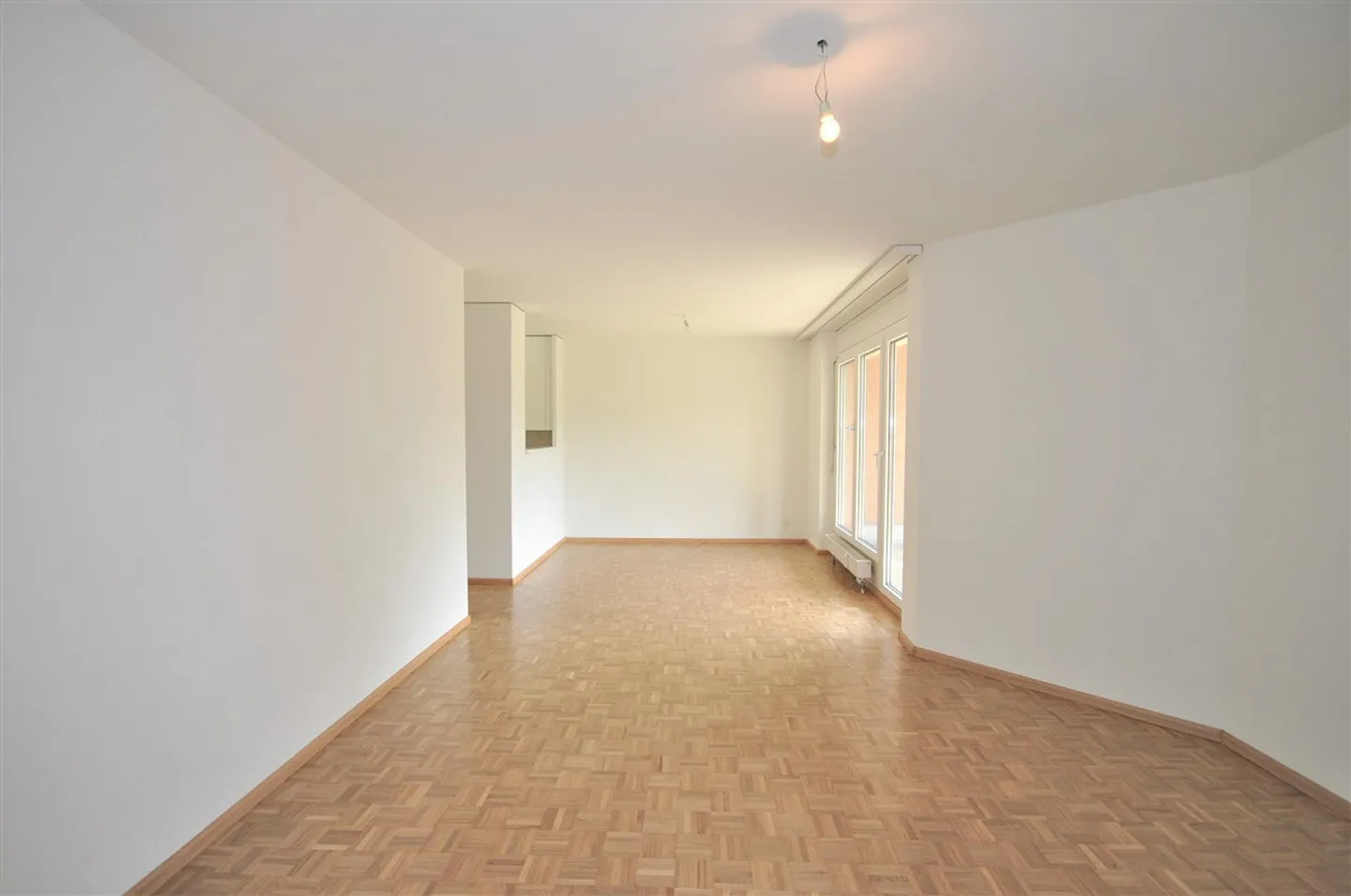 Vivere su Weidenweg: Luce, Parquet e la Tua Parte di Giardino - Foto 2 di 9