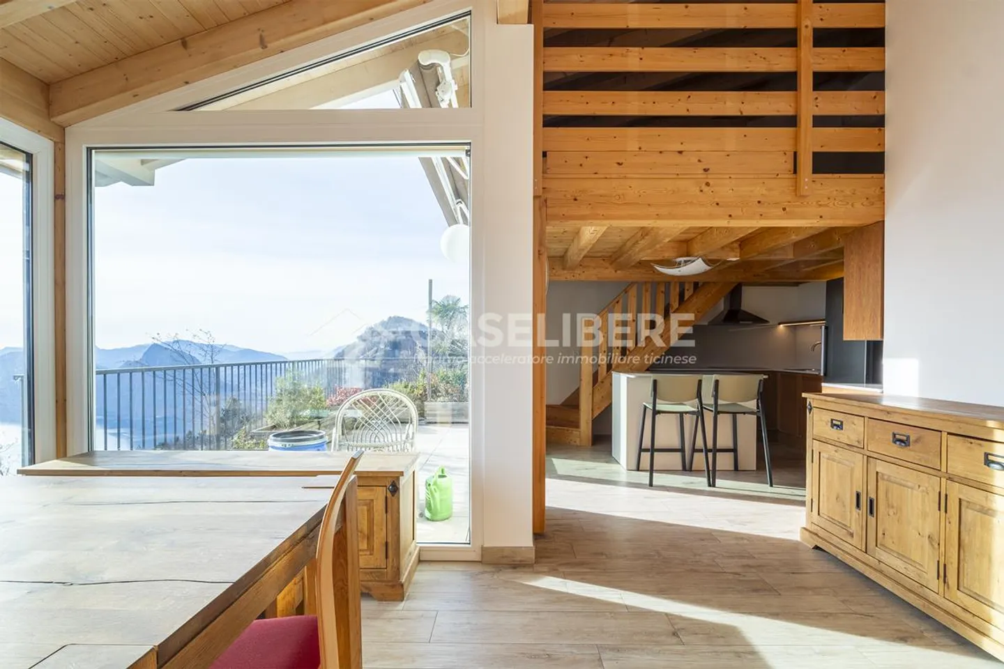 SINGLE-FAMILY HOUSE WITH SPECTACULAR VIEW - Photo 3 of 19