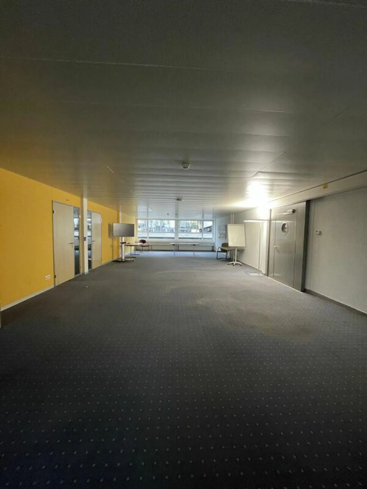 Ufficio e spazio commerciale in affitto - Foto 10 di 19