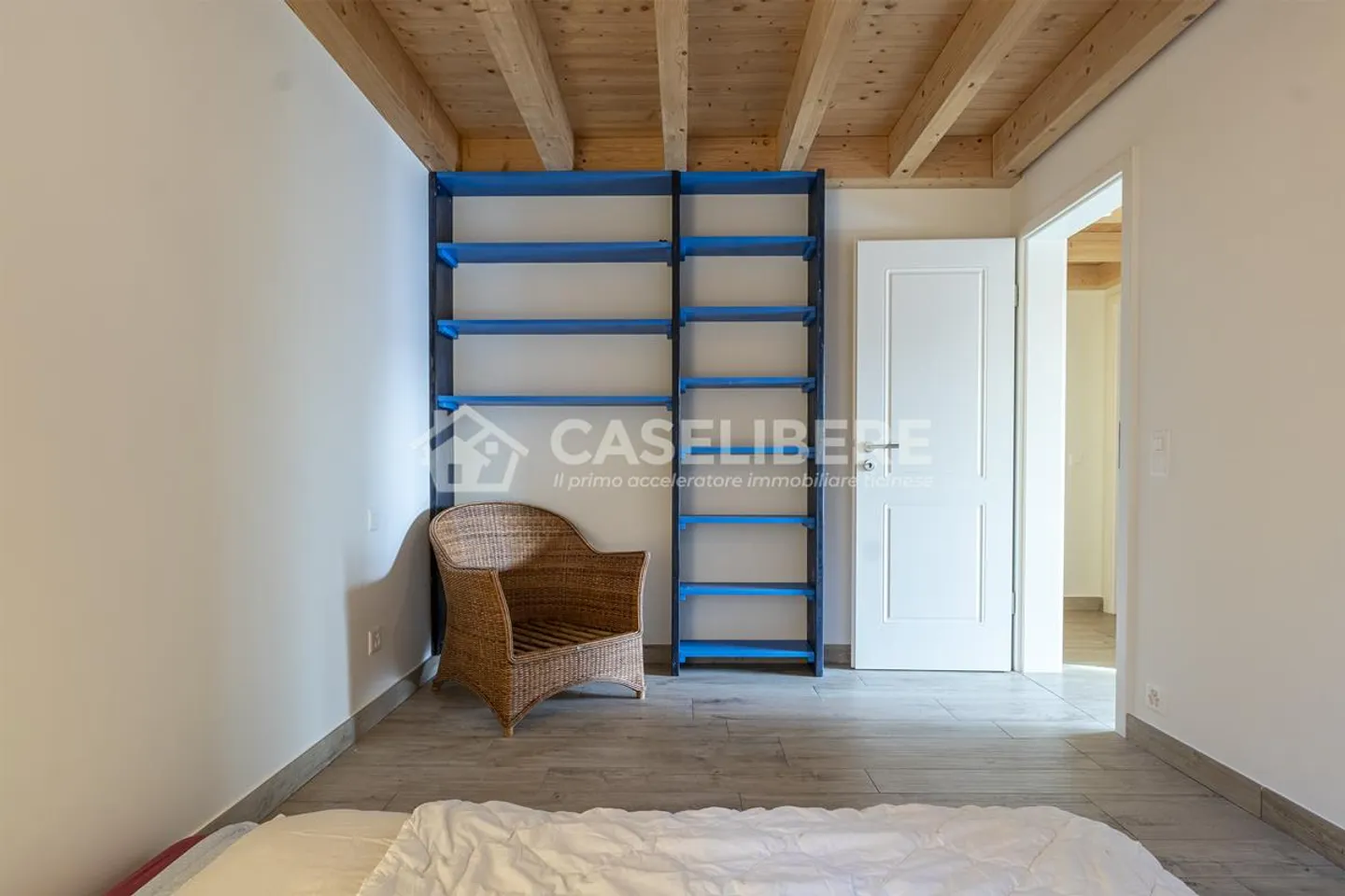 SINGLE-FAMILY HOUSE WITH SPECTACULAR VIEW - Photo 15 of 19