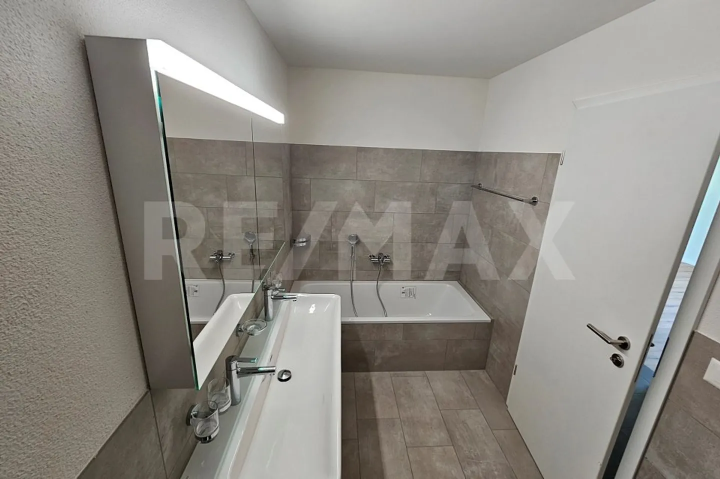Condominio di 6,5 stanze nel progetto di nuova costruzione "Smiledörfli Wydum Rorbas" - Casa 2 - Foto 9 di 13