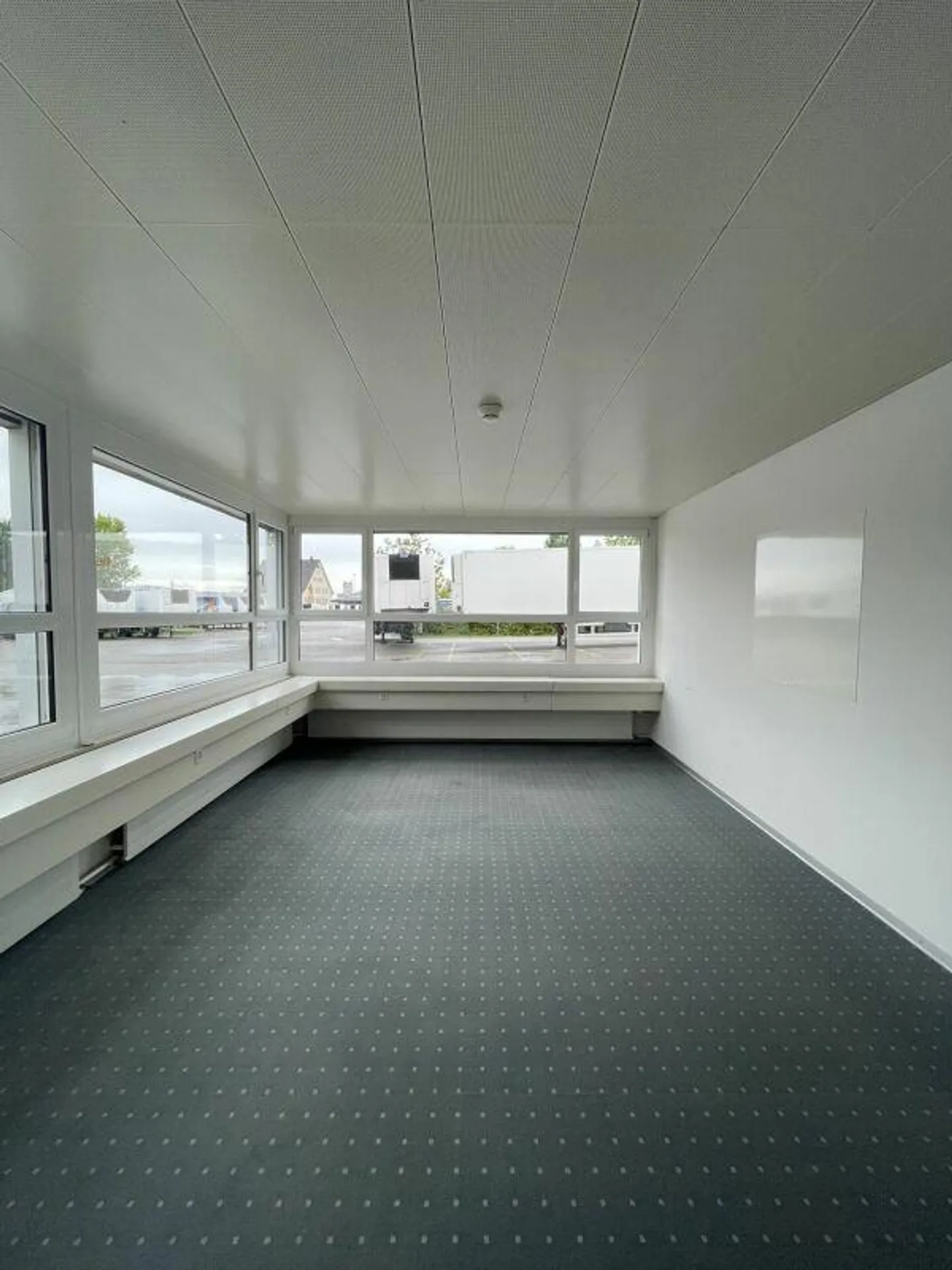 Ufficio e spazio commerciale in affitto - Foto 11 di 19