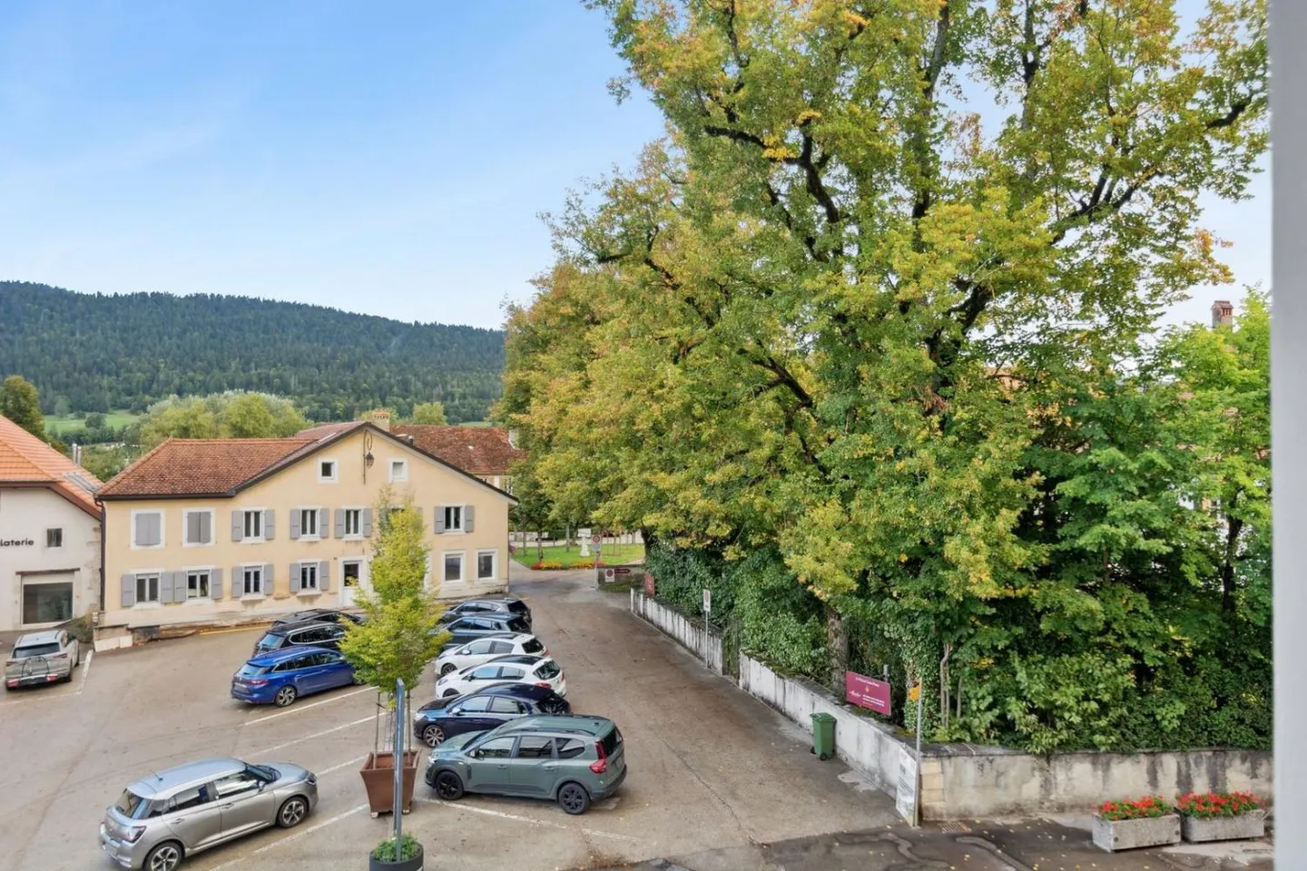 House in the city center of Môtiers, ideal for a large family - Photo 4 of 13