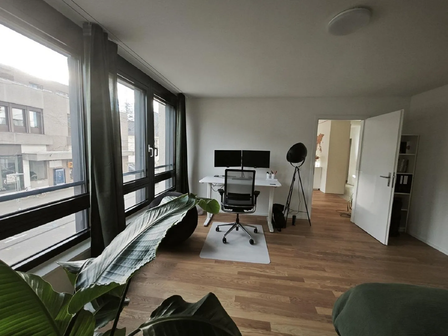 Charming 2.5-room apartment on Bahnhofstrasse in Lyss - available immediately - Photo 7 of 11