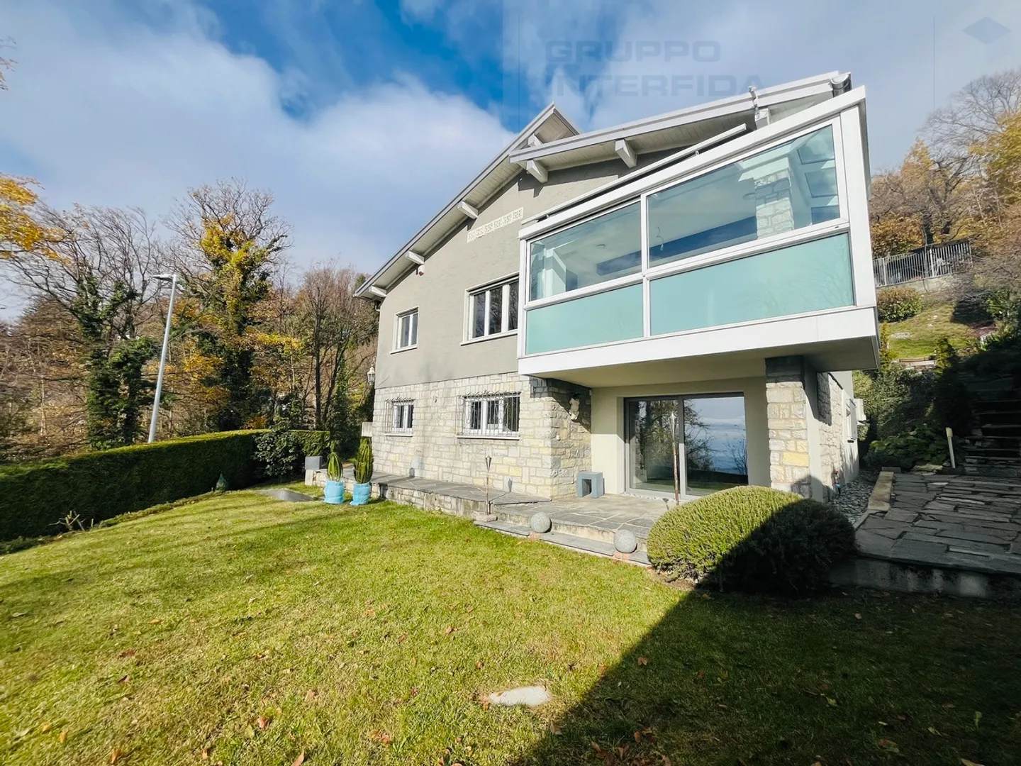 SCHÖNES EINFAMILIENHAUS IM GRÜNEN - Foto 2 von 20