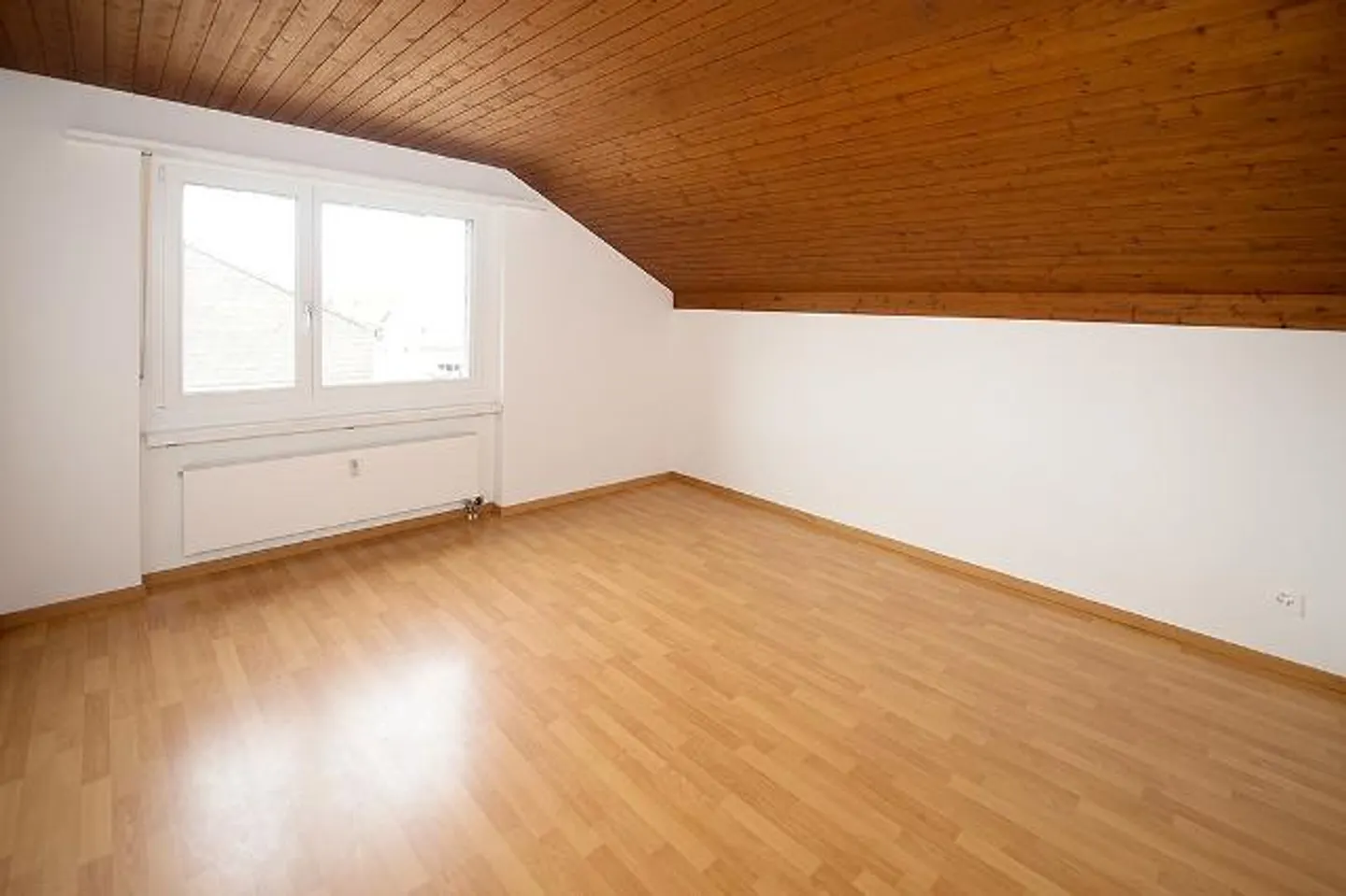 Charmante Dachwohnung - Foto 4 von 5