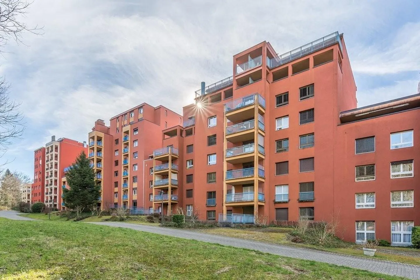 Modern 4.5-room apartment with balcony in a quiet location in Lucerne - Photo 1 of 8