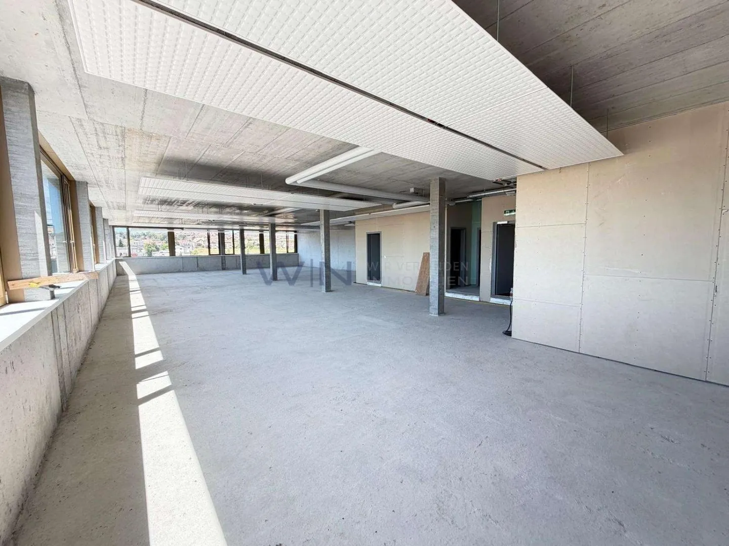 Modern office spaces for flexible rental - Photo 6 of 12