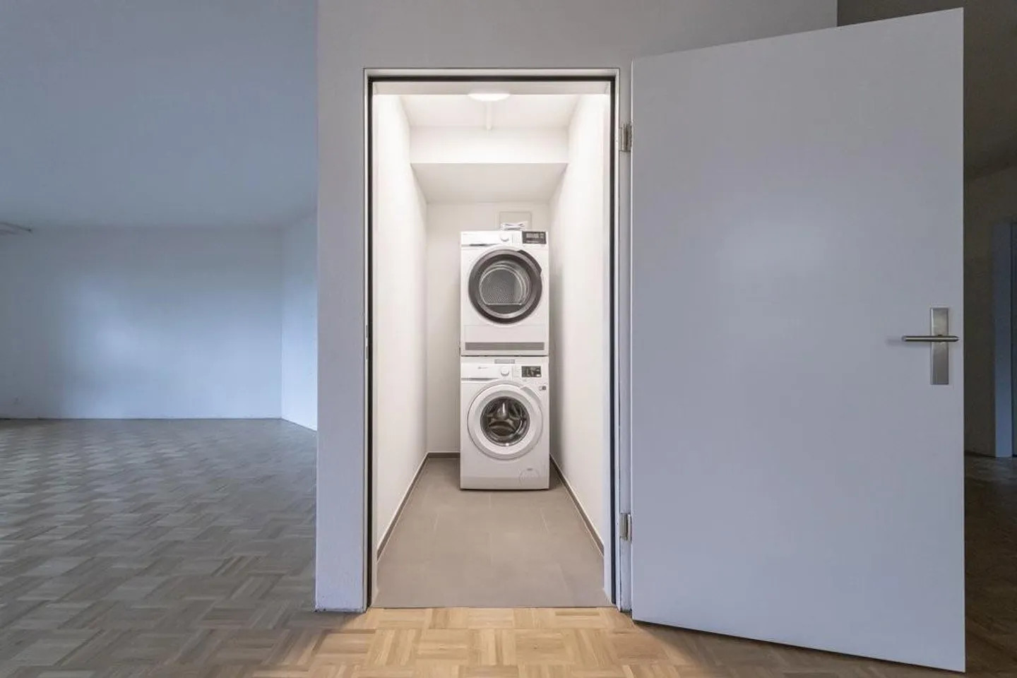 Modern 4.5-room apartment with balcony in a quiet location in Lucerne - Photo 7 of 8