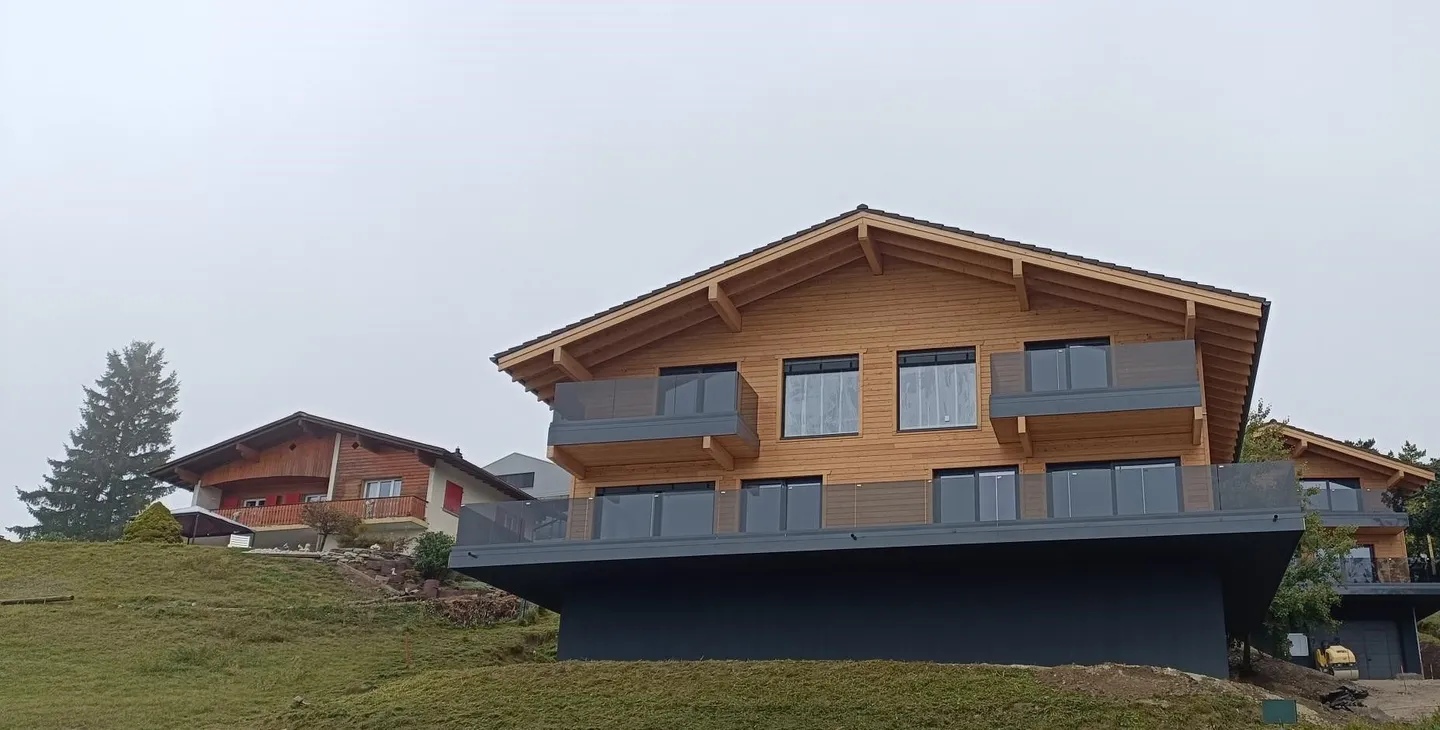 Luxuriöse Villa nur wenige Schritte vom Dorf Lens entfernt, atemberaubende Aussicht - Foto 1 von 5
