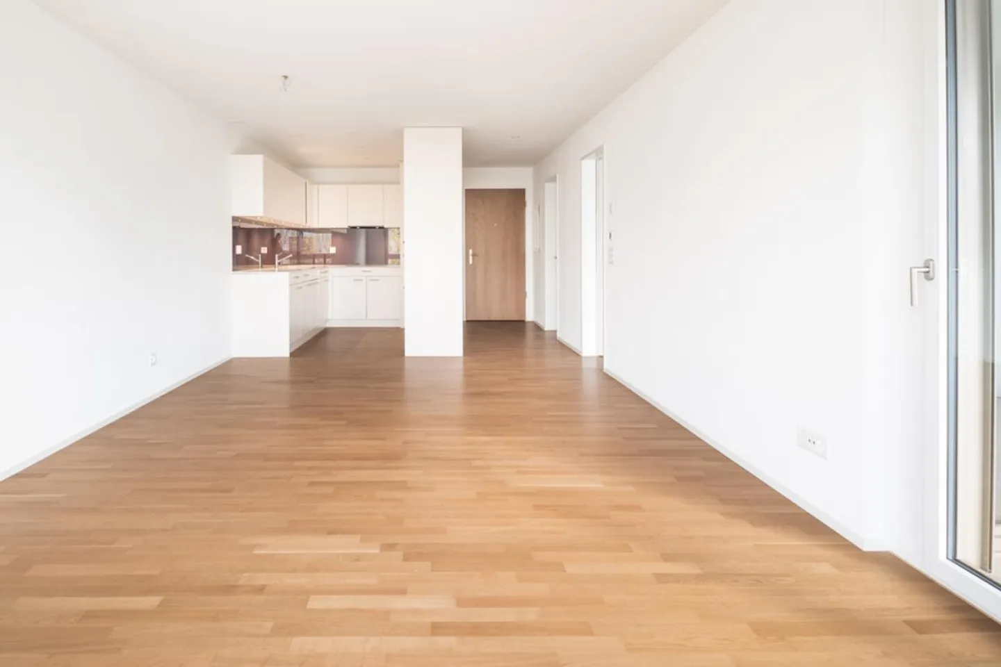 Modern apartment with many advantages - Photo 3 of 6