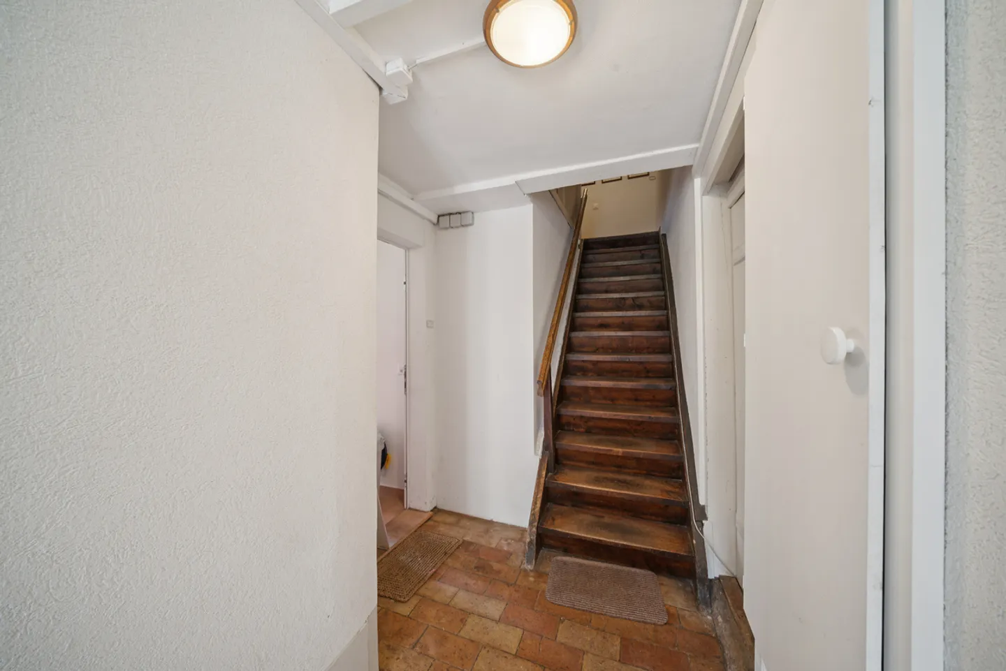 Mixed-use building for sale - Photo 11 of 18