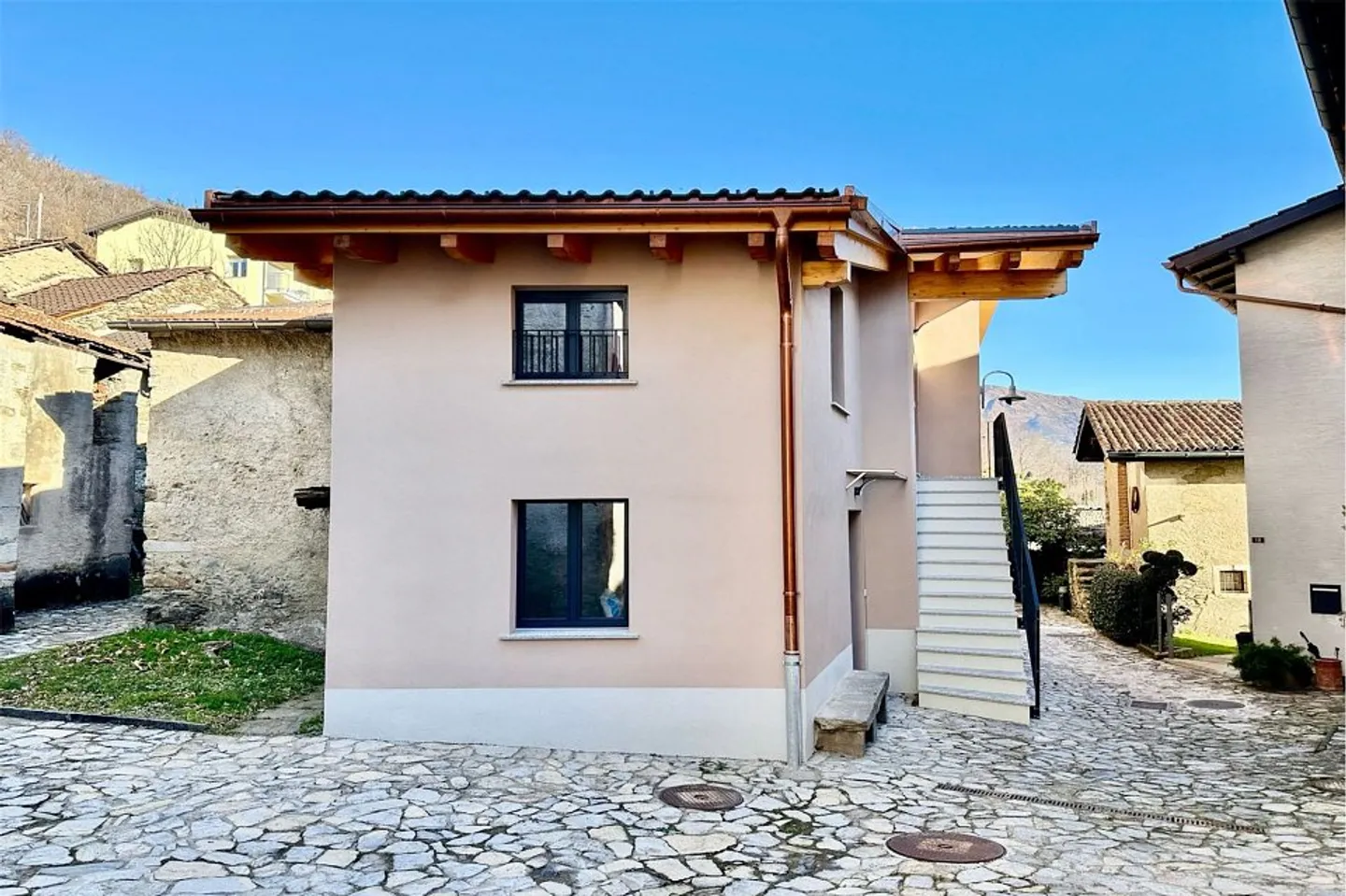 Elegantes und energieeffizientes Reihenhaus mit Aussicht in Lopagno - Foto 3 von 13