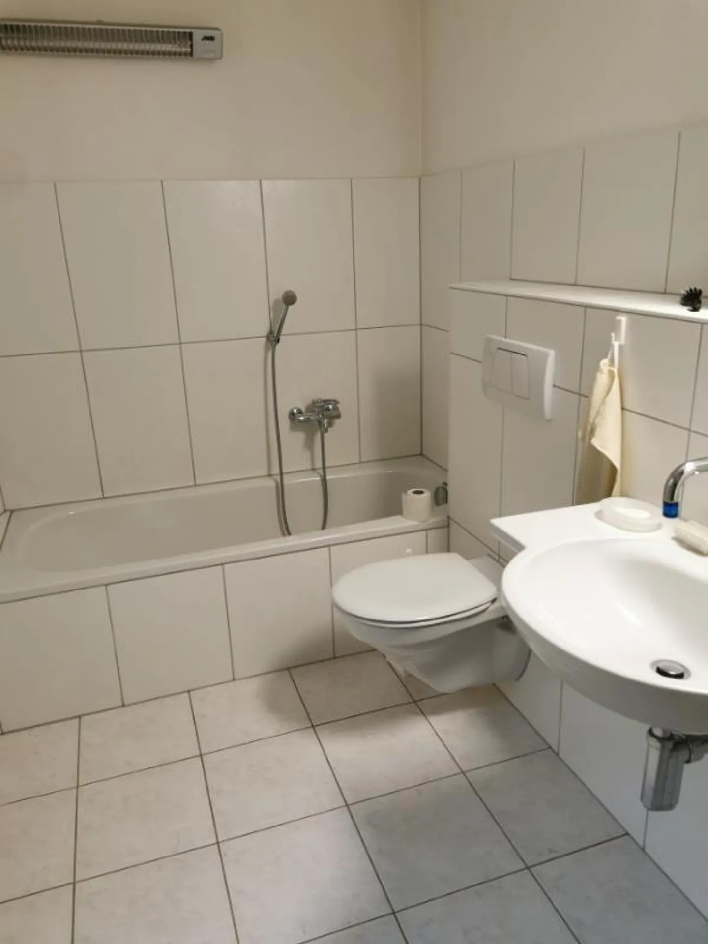 3 Room Single Family House - Photo 2 of 5