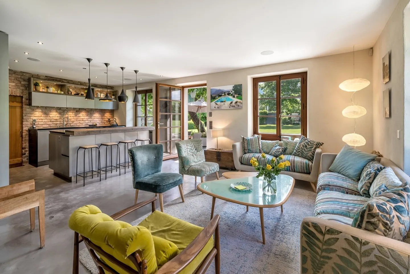 Modern and luxury for this completely renovated farmhouse - Photo 4 of 11
