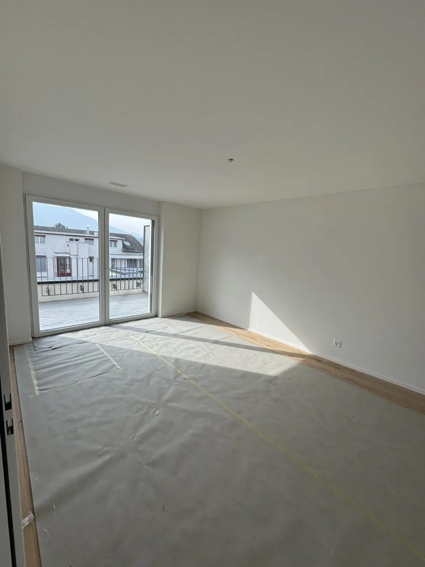 Modern 2.5-Room Apartment - Photo 2 of 5