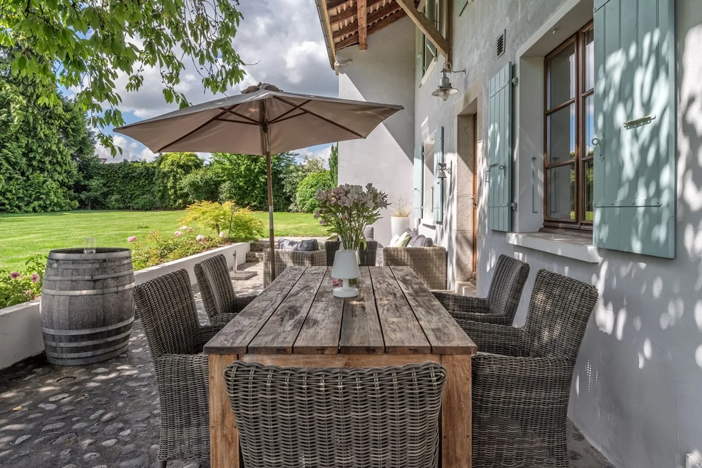 Modern and luxury for this completely renovated farmhouse - Photo 6 of 11