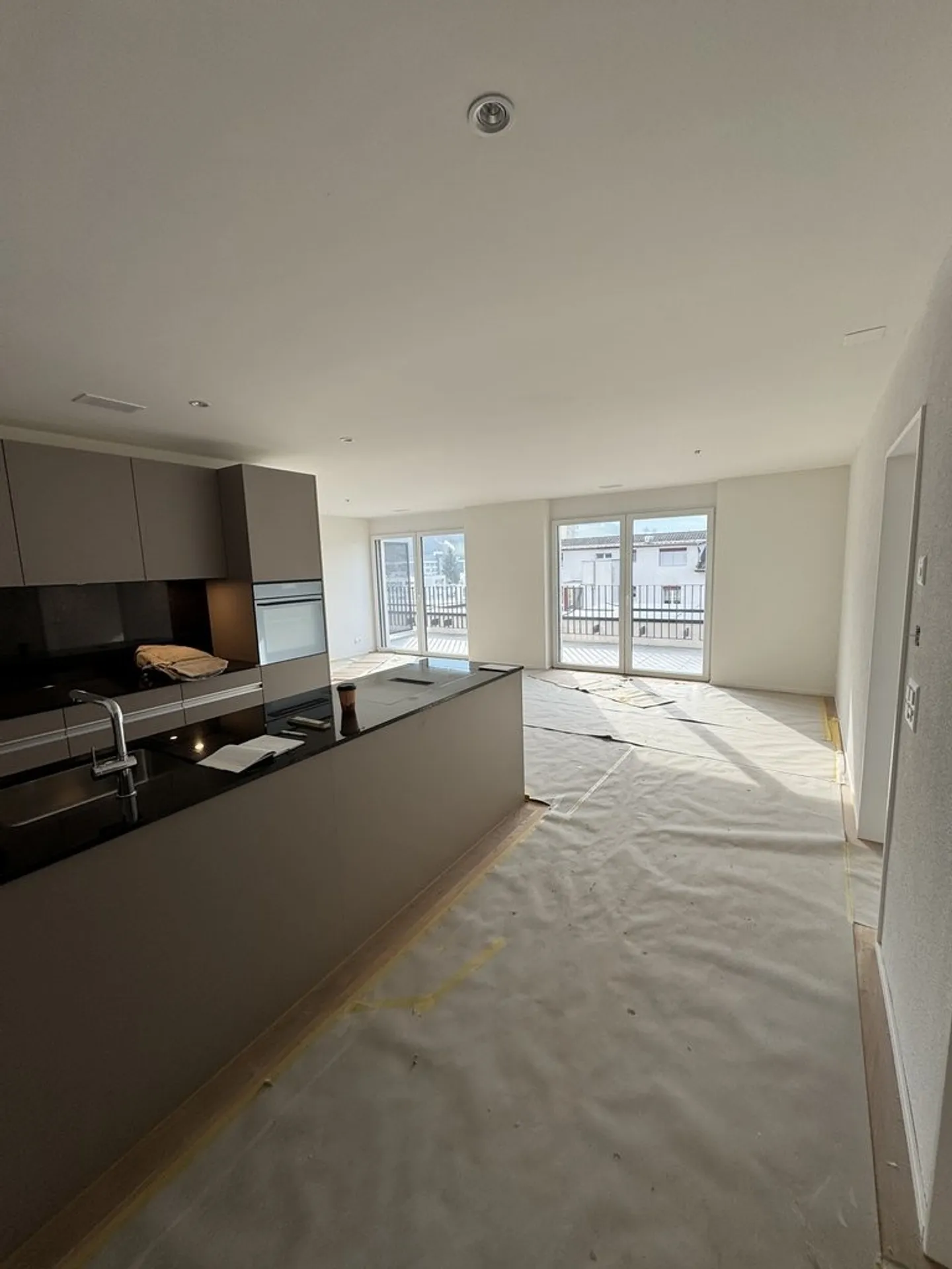 Modern 2.5-Room Apartment - Photo 3 of 5