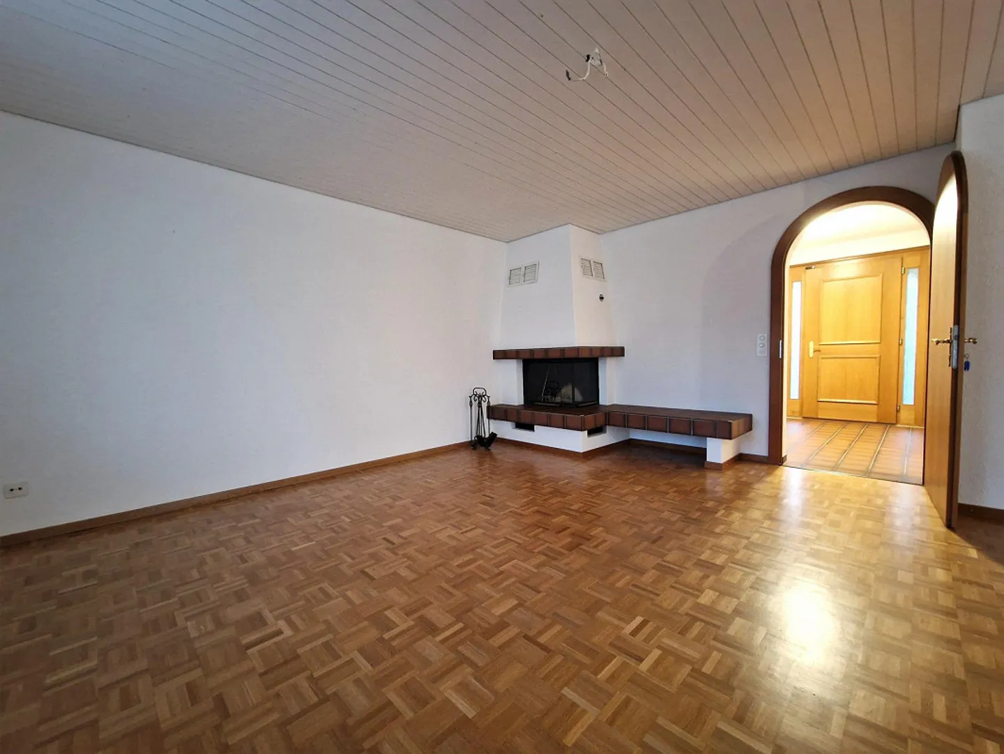 Charmante maison individuelle de 4,5 pièces avec jardin et garage à Eglisau - Photo 3 sur 12