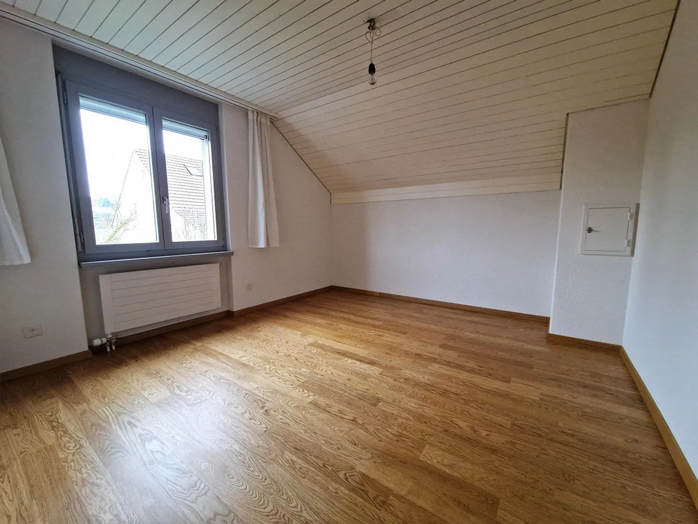 Charmante maison individuelle de 4,5 pièces avec jardin et garage à Eglisau - Photo 9 sur 12