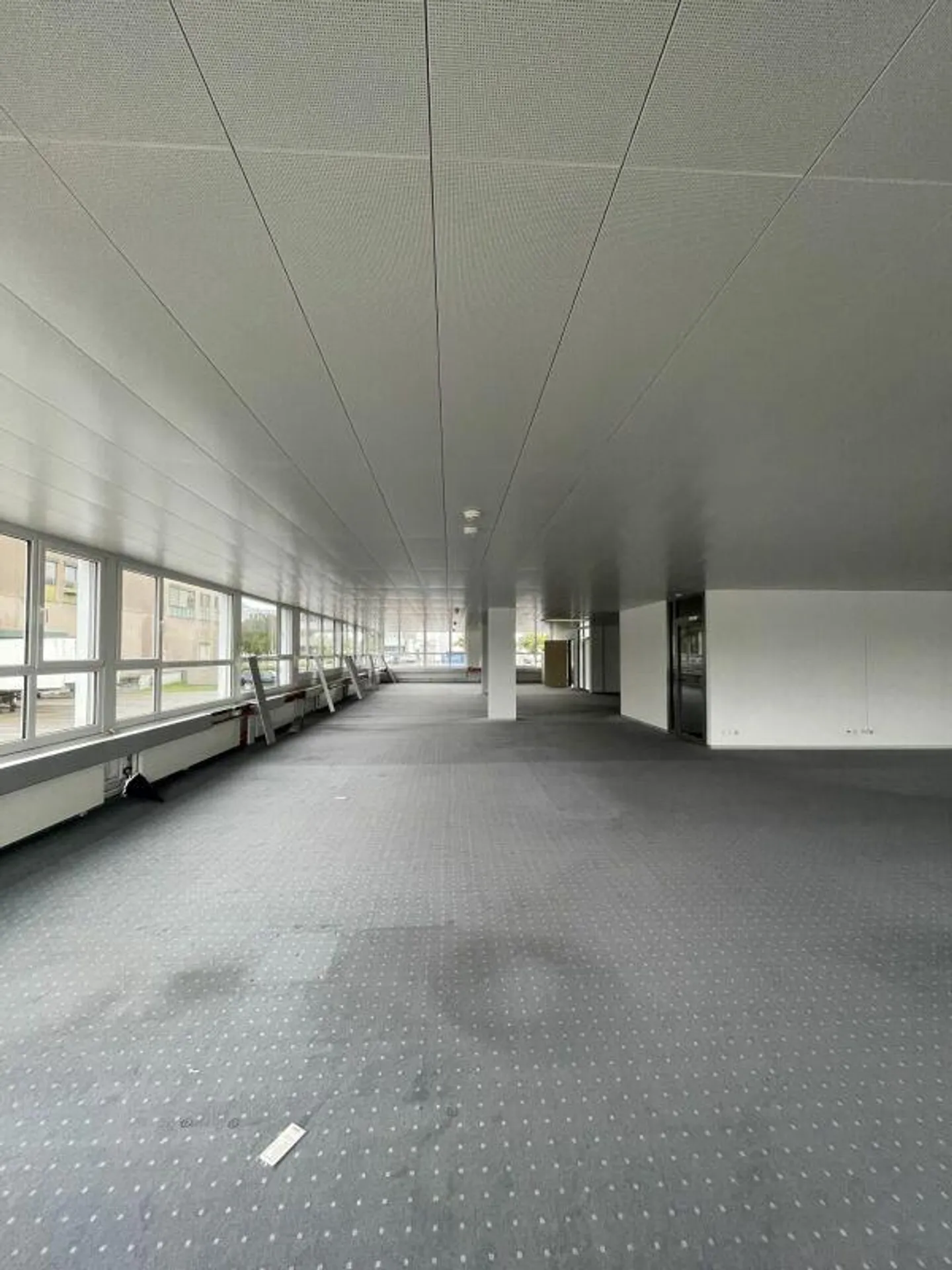 Ufficio e spazio commerciale in affitto - Foto 15 di 19