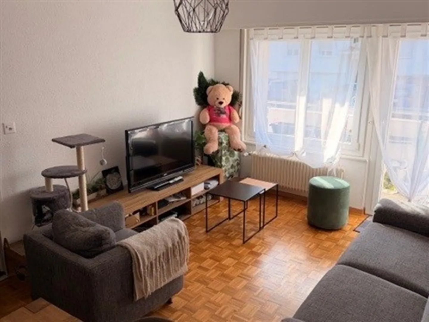 Grand appartement de 3 pièces au premier étage avec balcon - Photo 1 sur 8