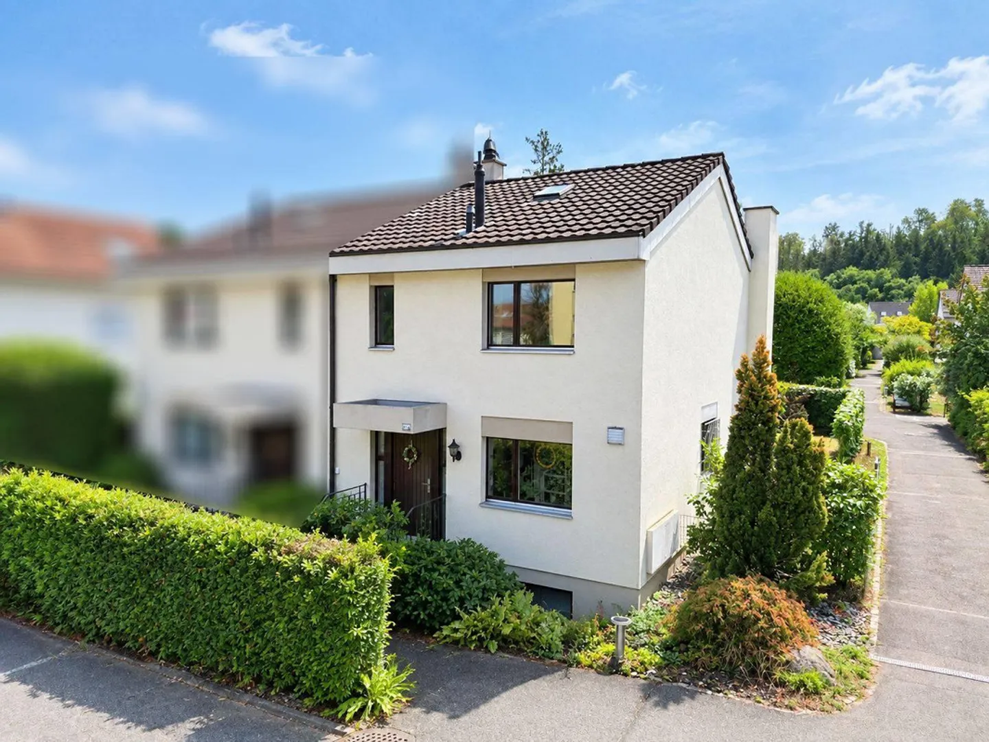 5.5-Room Semi-Detached House in a Popular Residential Area in Muttenz - Photo 1 of 16