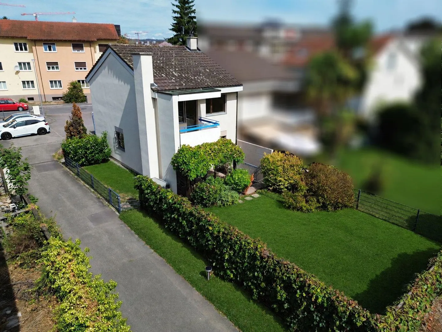 5.5-Room Semi-Detached House in a Popular Residential Area in Muttenz - Photo 2 of 16