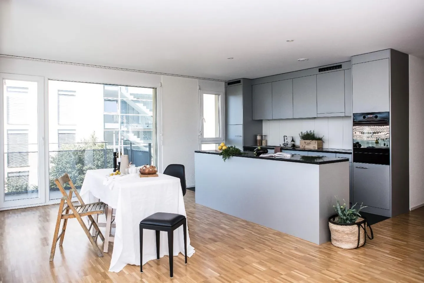 Spacious 4½-Room Apartment - Photo 1 of 8