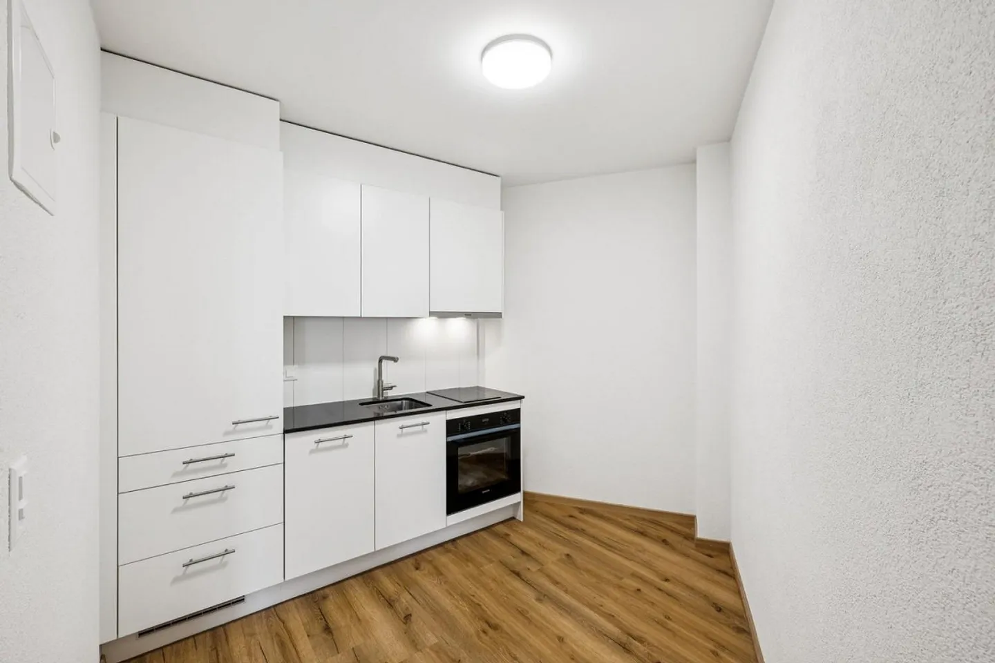 Monolocale 1.5 ristrutturato al piano terra, situato nel centro di Bienne - Foto 5 di 10