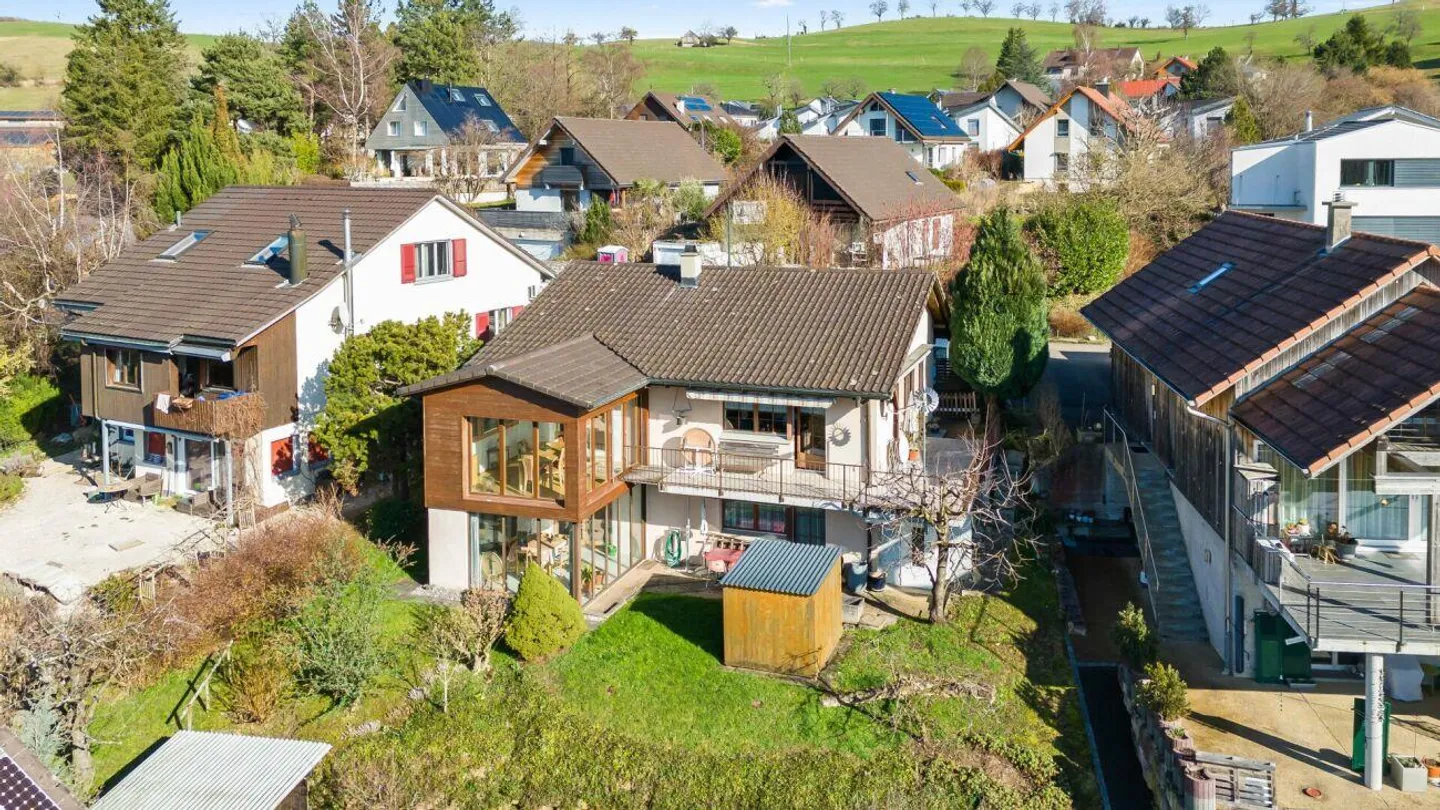 Maison individuelle lumineuse dans un emplacement calme avec une vue de rêve - Photo 1 sur 18