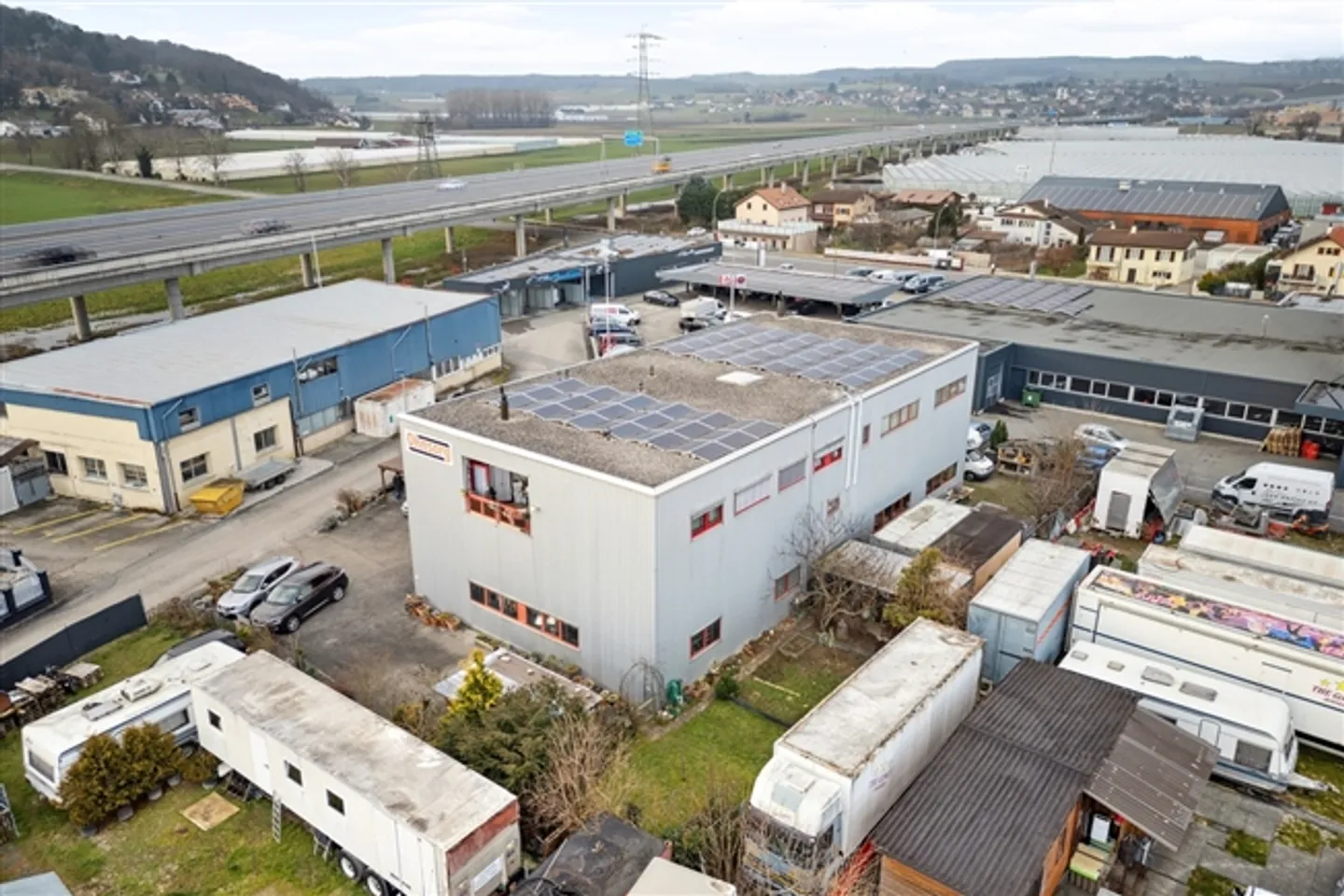 Bâtiment à usage mixte dans une zone commerciale - Photo 9 sur 13