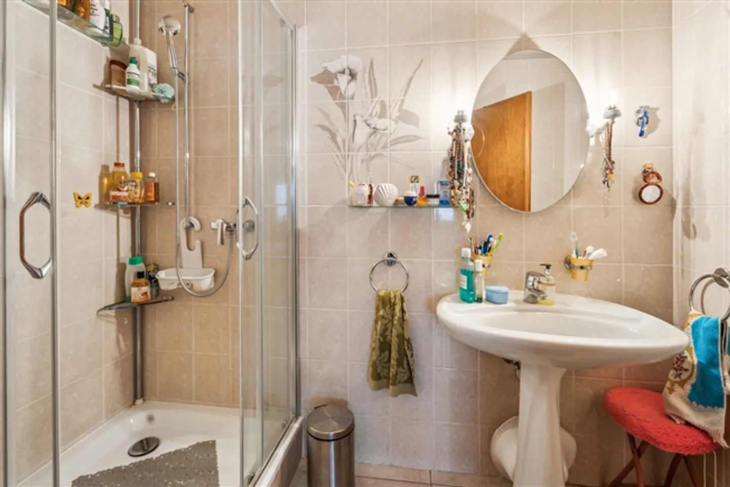 Bâtiment à usage mixte dans une zone commerciale - Photo 10 sur 13