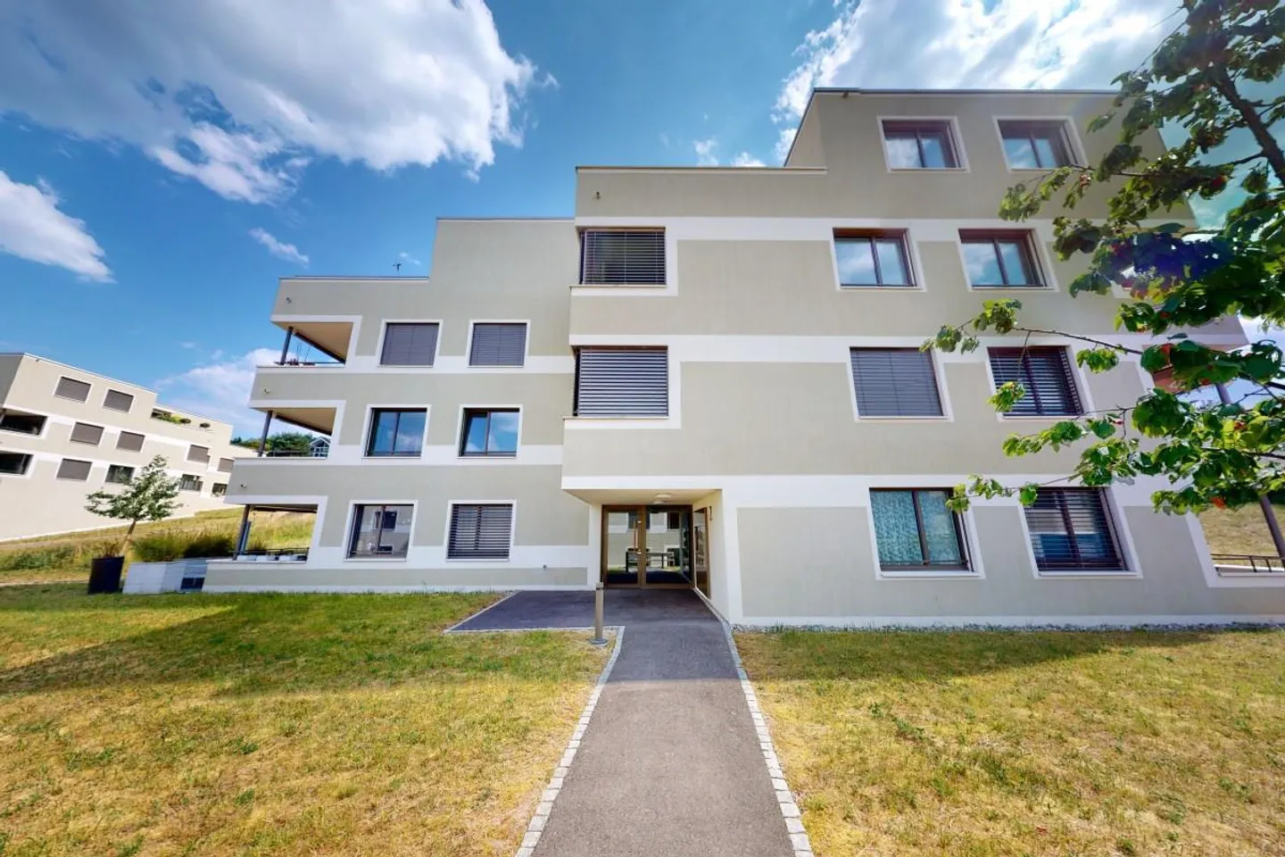 Modern 2.5-room apartment with balcony in Port - Photo 7 of 10