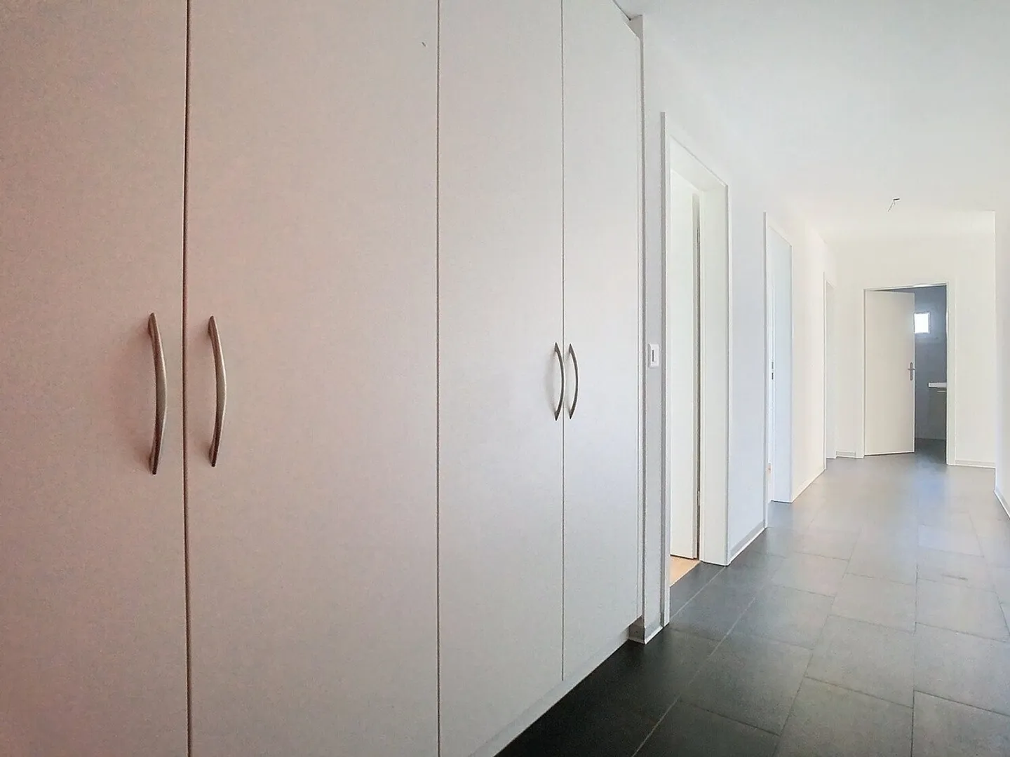SUPERBE 4½ moderne Zimmer, gebaut im Jahr 2018 - Foto 2 von 11