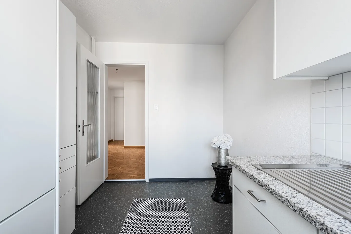 Central apartment with spacious balcony - Photo 5 of 13