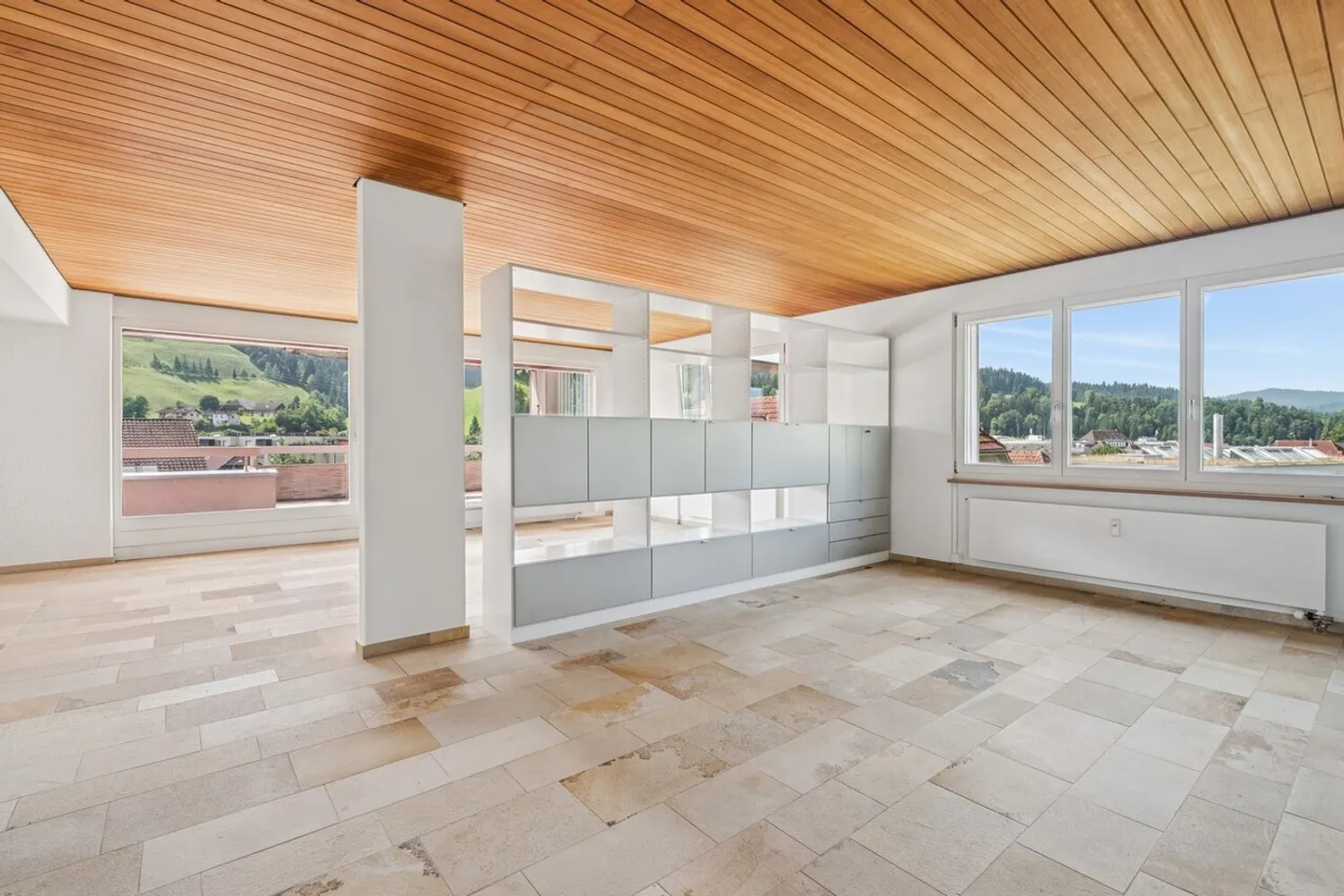 Penthouse for rent - Photo 3 of 12