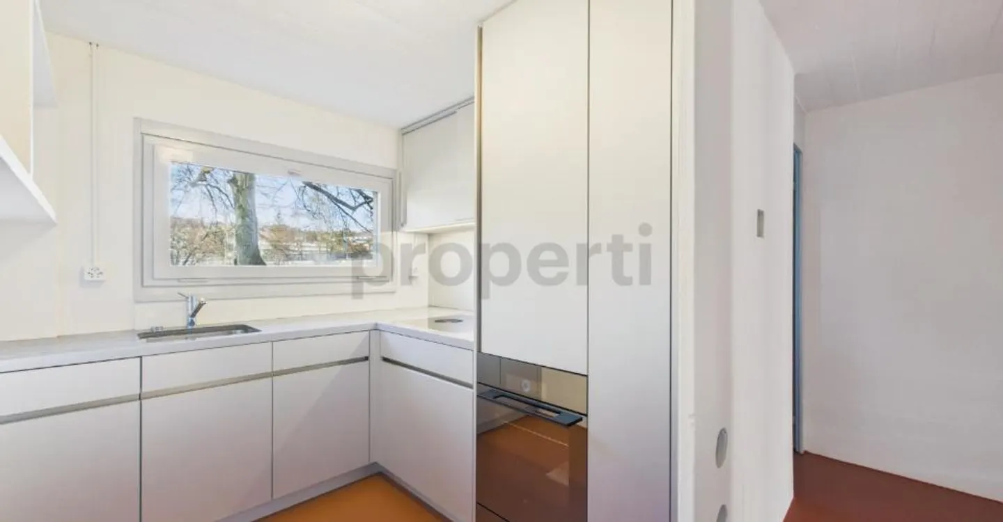 Vivre dans une icône de l'architecture suisse | Appartement unique de 3,5 pièces dans l'ensemble Atelier-5 classé à Flamatt - Photo 2 sur 13