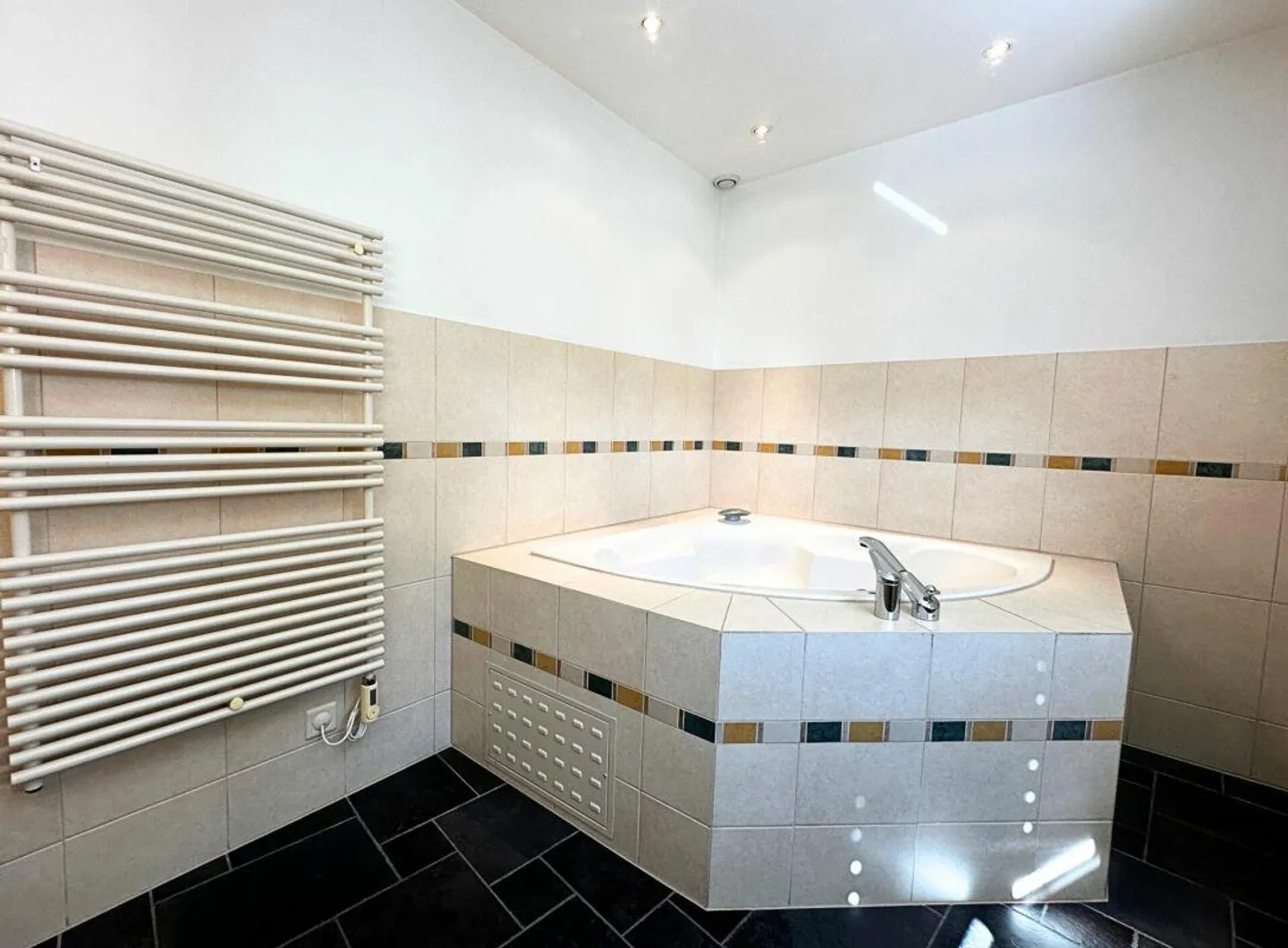 Exklusive 4.5-Zimmer-Attika-Terrassenwohnung mit Panoramasicht - Foto 6 di 8