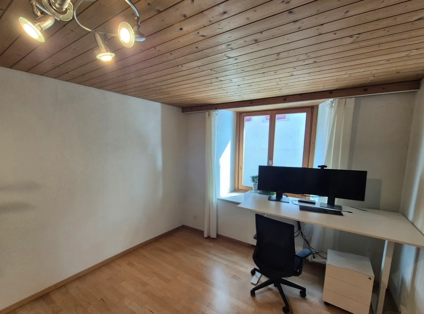 Appartement Confortable avec Accès au Jardin - Photo 3 sur 5