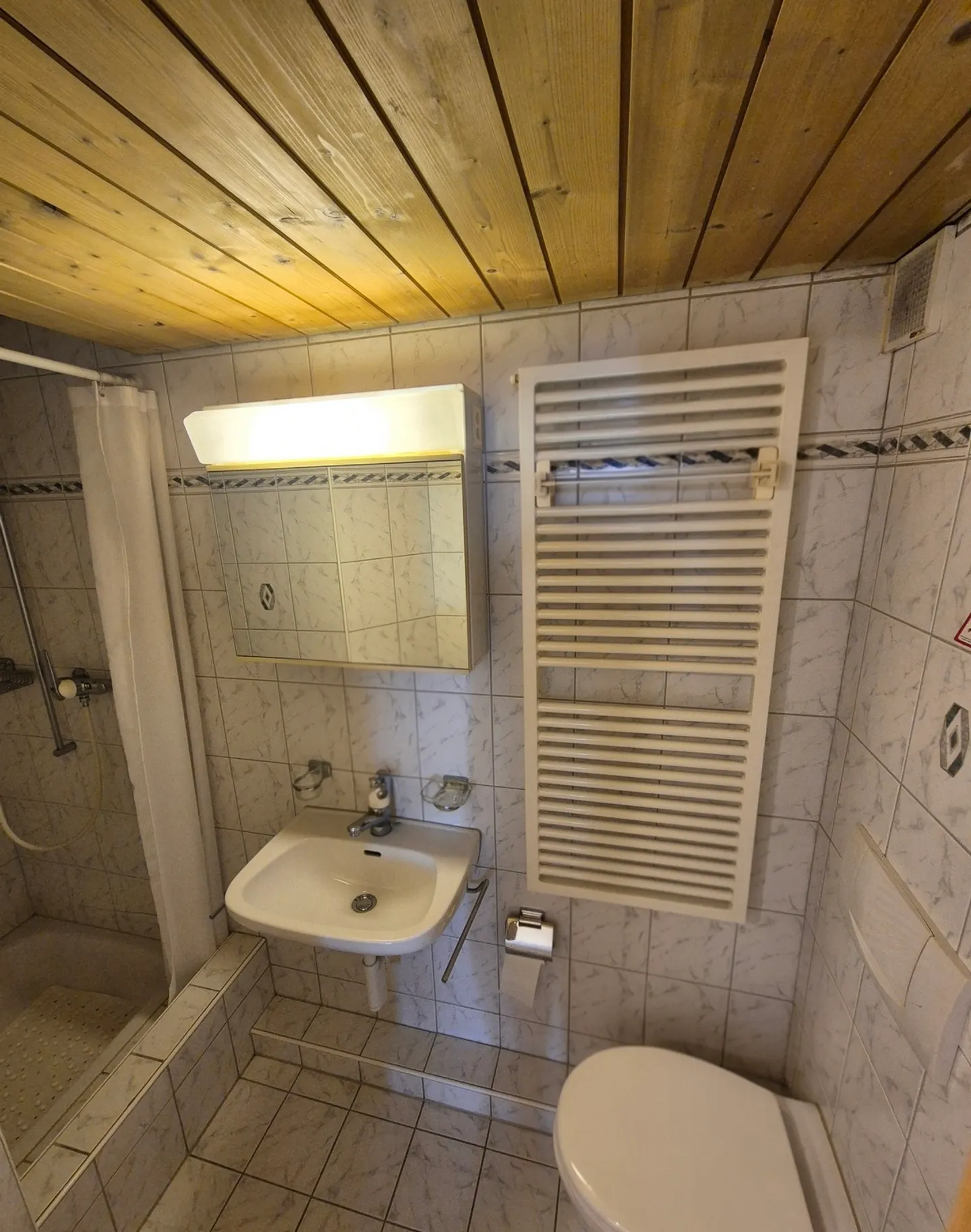 Appartement Confortable avec Accès au Jardin - Photo 4 sur 5