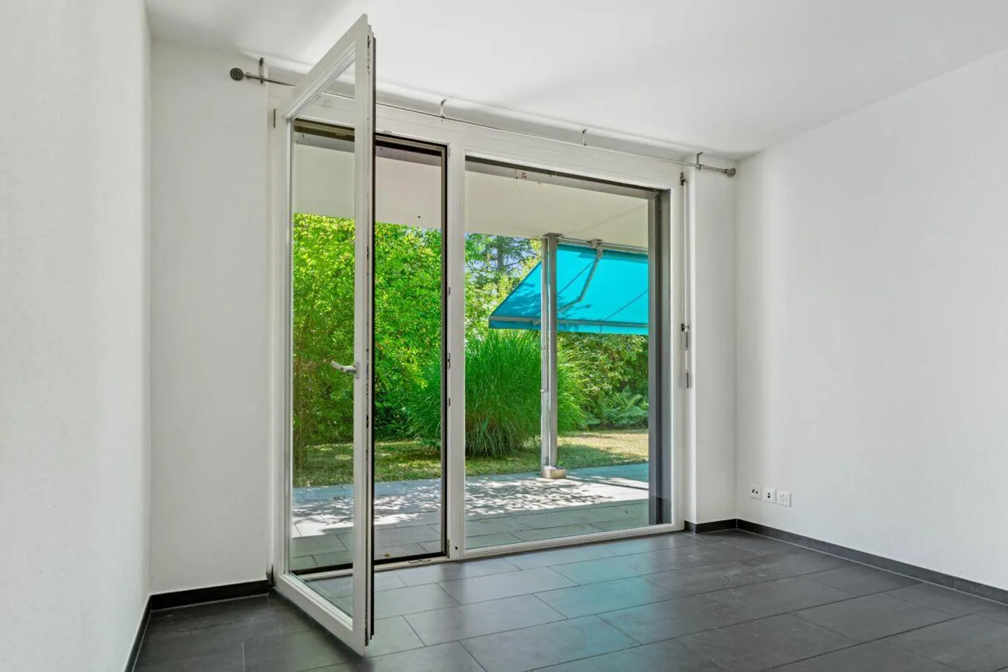 Spacious 3.5 Room Garden Apartment - Photo 5 of 10