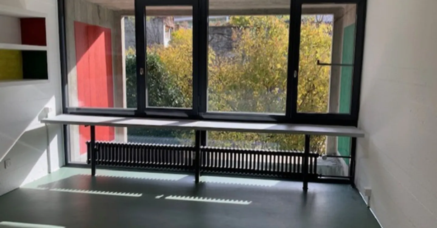 Vivre dans une icône de l'architecture suisse | Appartement unique de 3,5 pièces dans l'ensemble Atelier-5 classé à Flamatt - Photo 12 sur 13